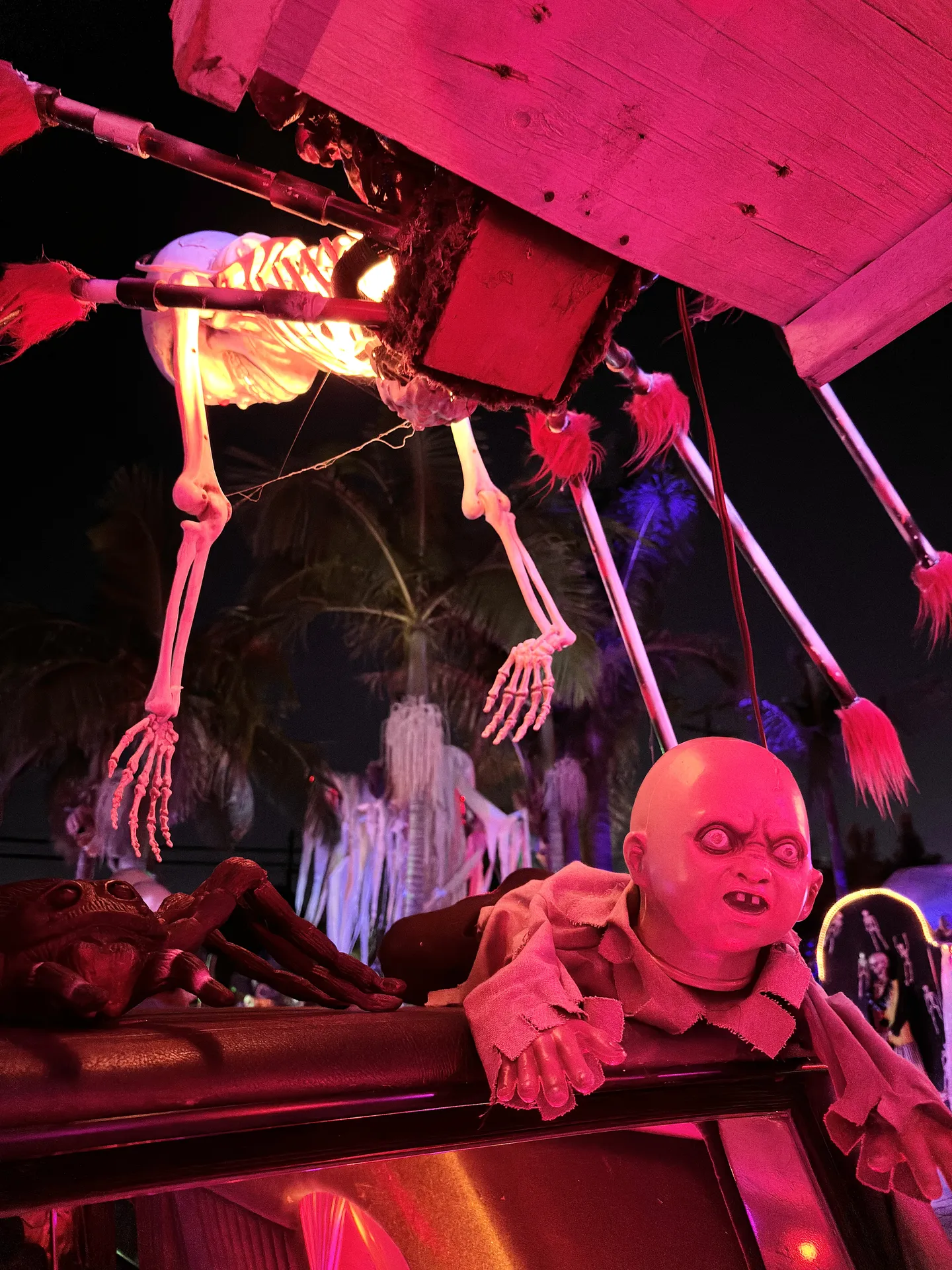 CLOWNS v SKELETONS presents — SINISTER SELFIES-3 CLOWNS v SKELETONS presents — SINISTER SELFIES-3